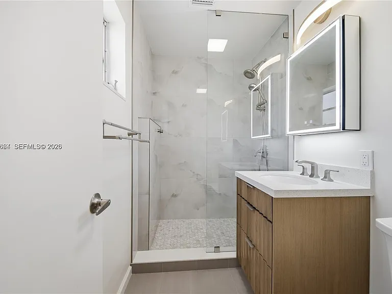 2202 N 42nd Ave — Photo 13