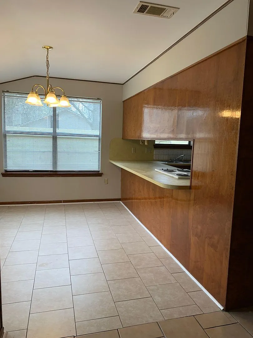 Briargrove Ave 13431 — Photo 4
