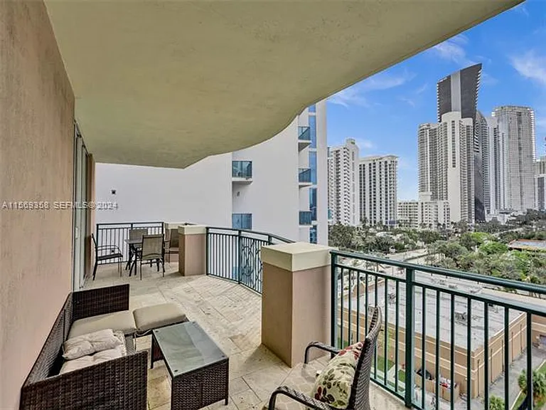 17555 Atlantic Blvd #1101 — Photo 29