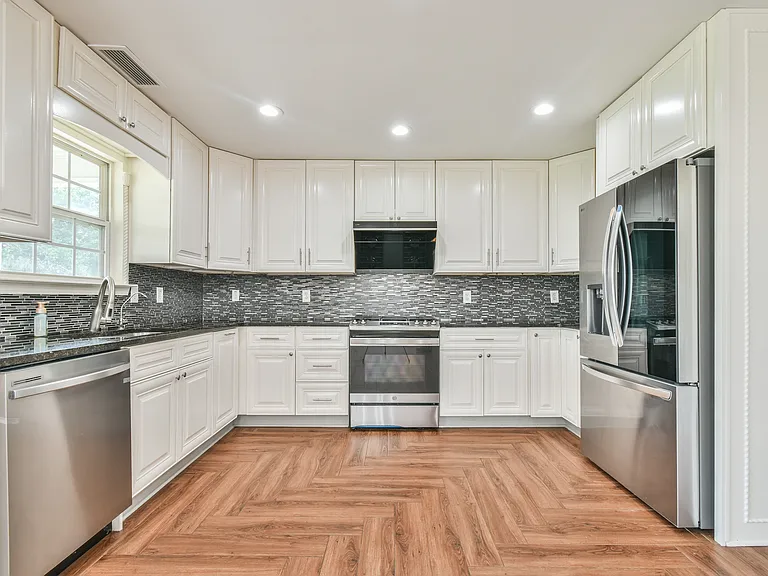 778 Roxholly Ln — Photo 16