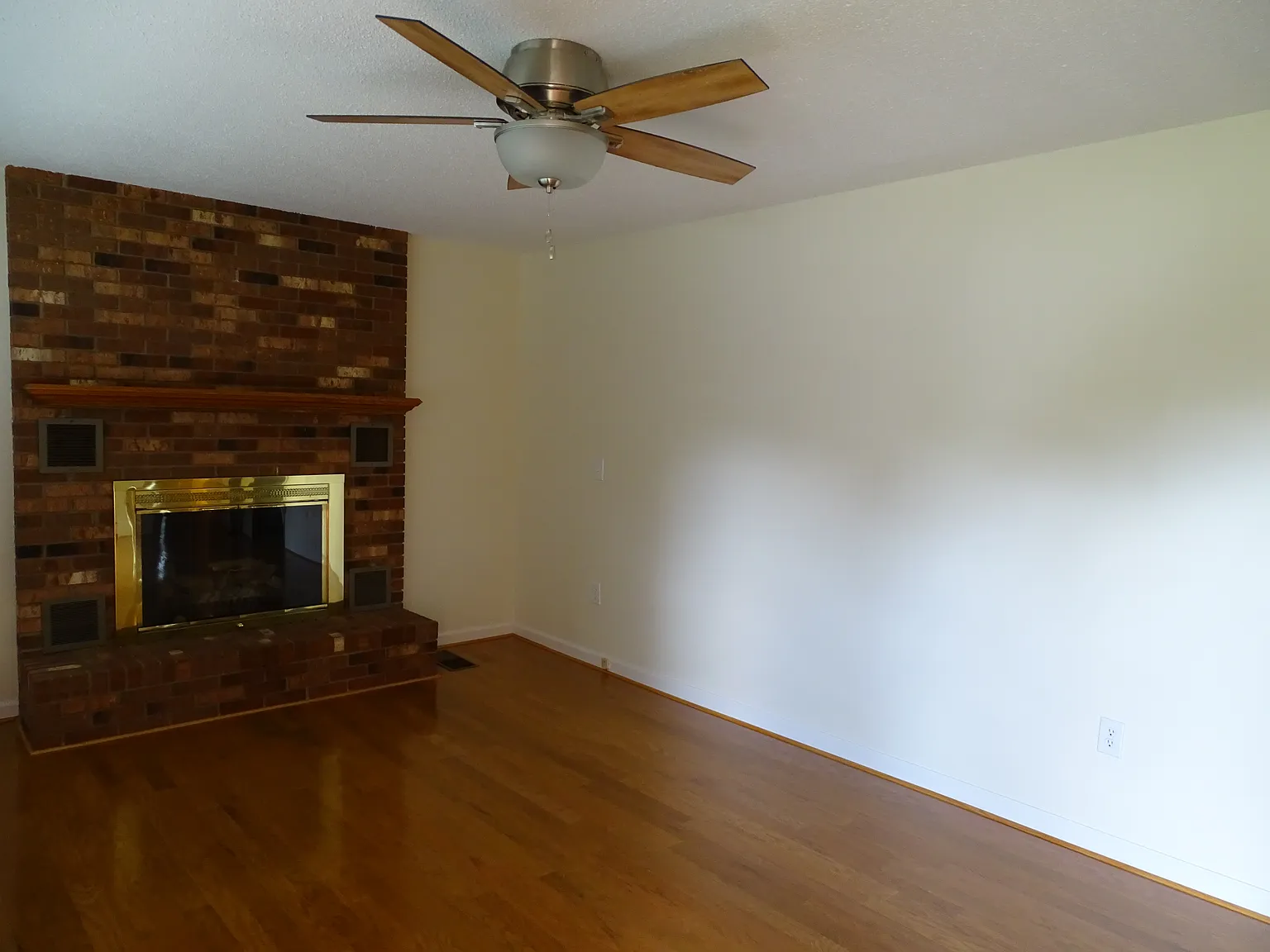 3 bed, 2200 sqft, $2,150 — Photo 4