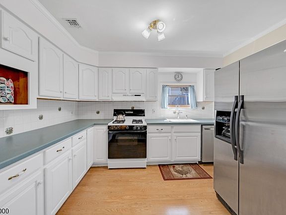 5th image of 58 Phyllis Rd