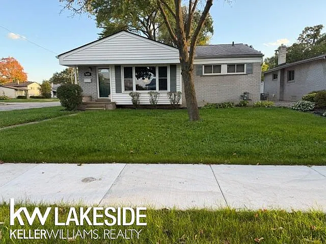 3 bed, 1.0 bath, 1064 sqft, $2,300 — Photo 1