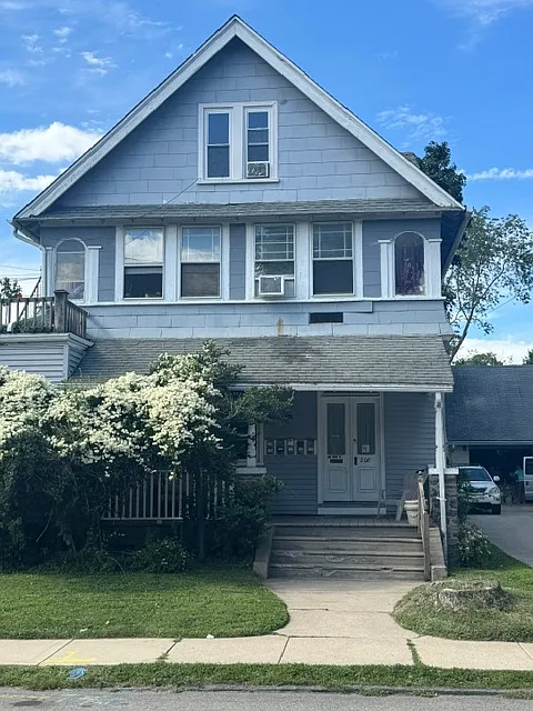 208 Cricket Ave #1F