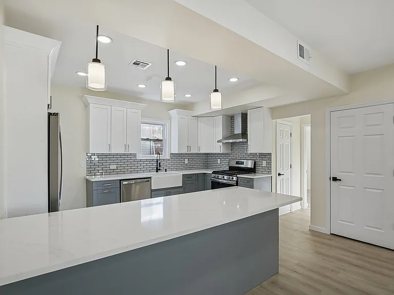 4 Lincoln Pl — Photo 15