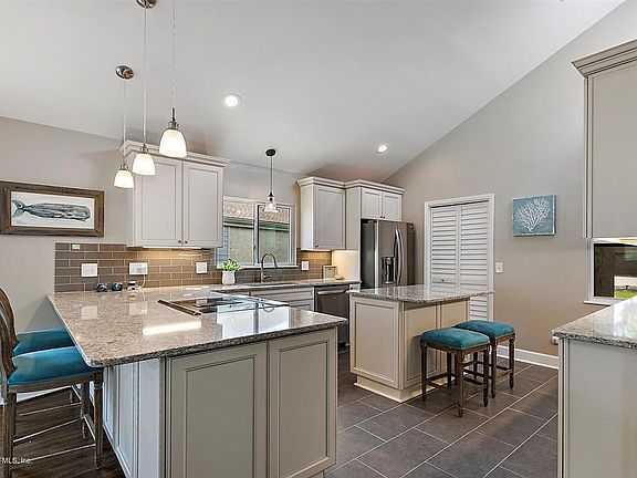 4th image of 8 Lake Julia Dr S