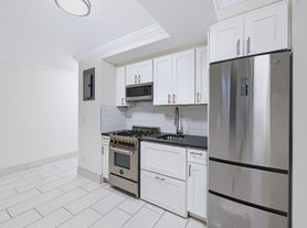 210 E 22nd St