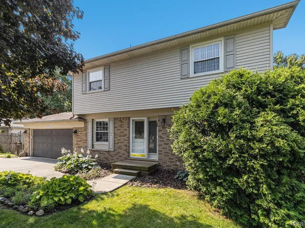 4370 Sunnymead Ave, Burton, MI 48519