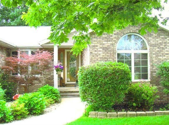 2nd image of 3888 Oak Hills Cir