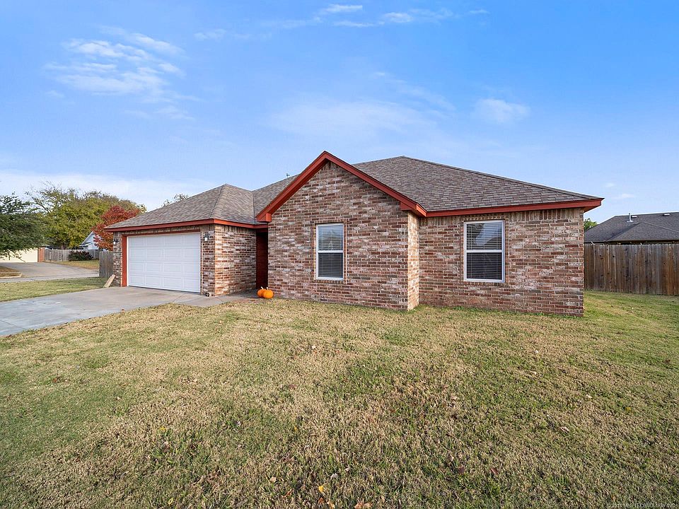 1st image of 2701 Trailwood Dr