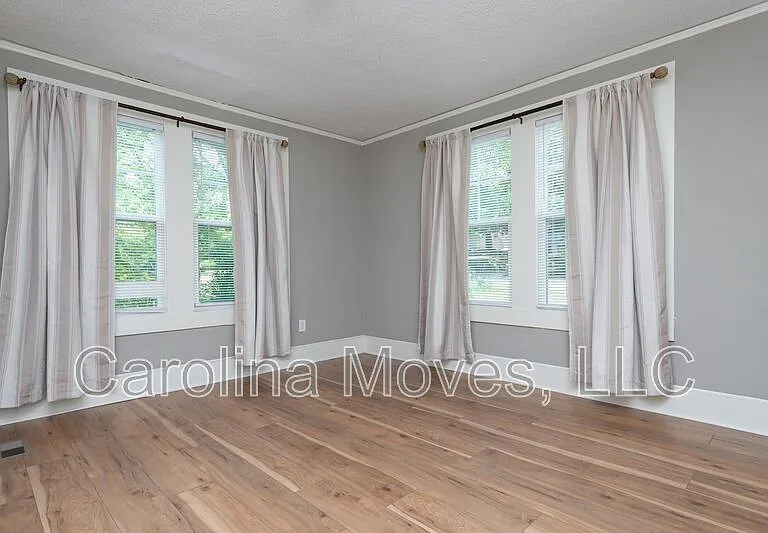 306 Powell St — Photo 14