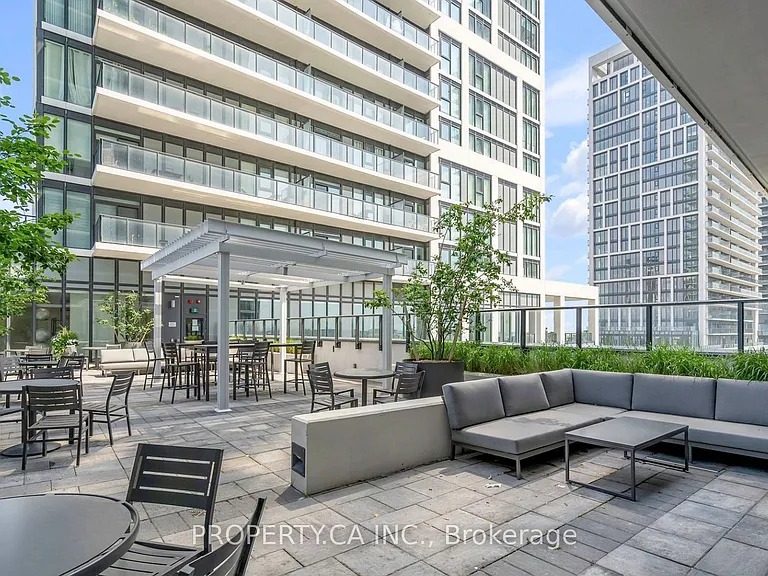 9000 Jane St #2421 — Photo 41