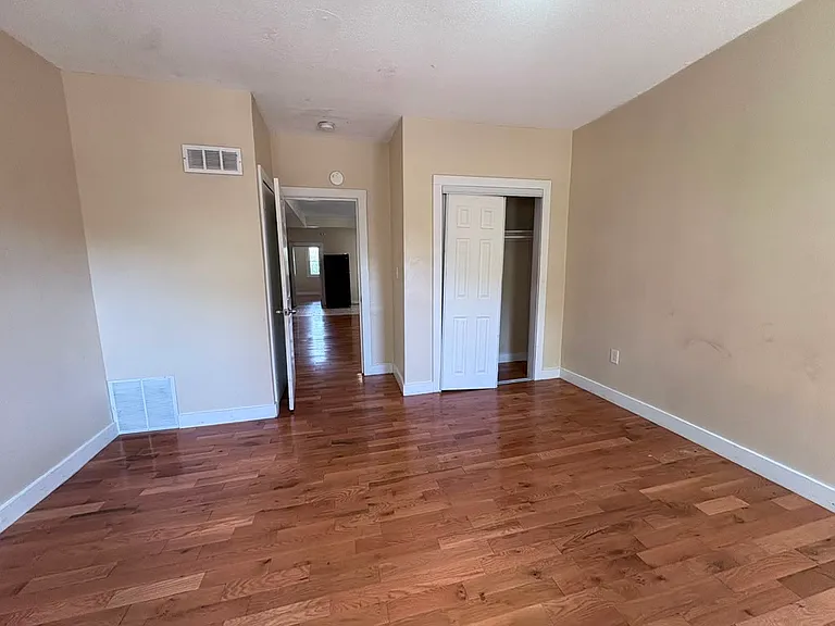 564 Howard Ave #2R — Photo 7