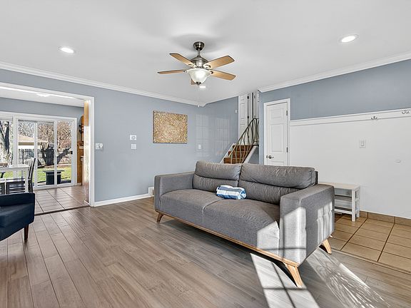 3rd image of 14 Devonshire Cir