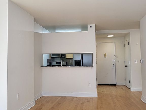 5th image of 1760 2nd Ave APT 8E
