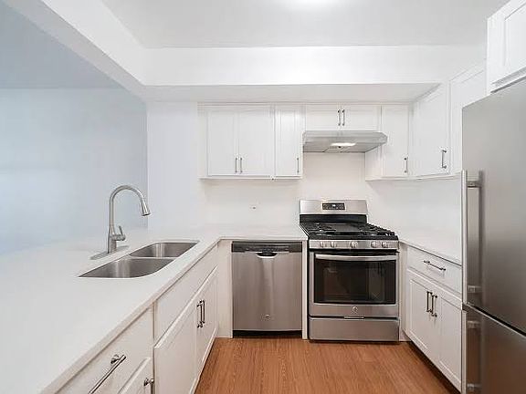 5th image of 93-15 240th St