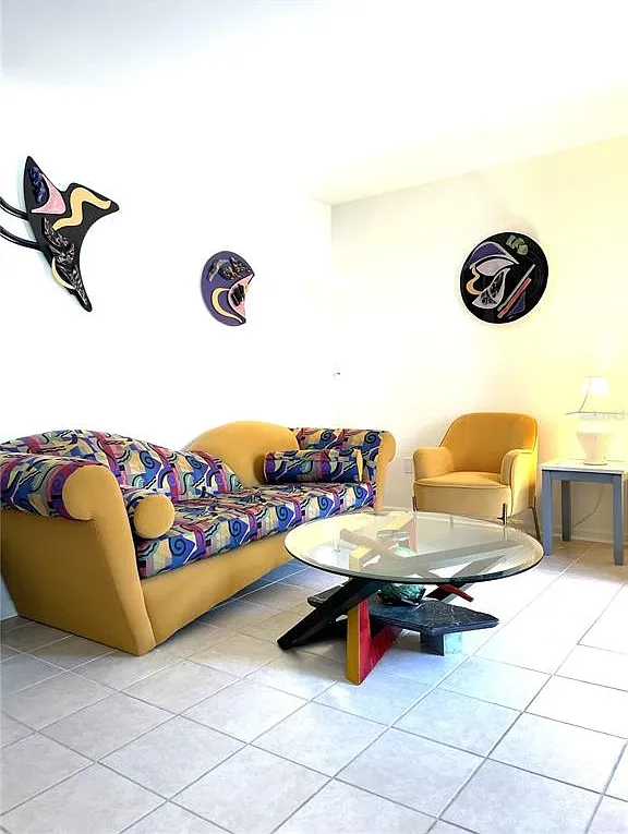 3 bed, 1.0 bath, 1337 sqft, $2,500 — Photo 3