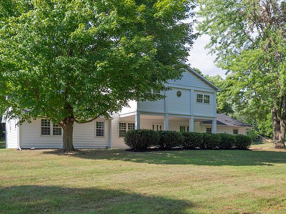 3rd image of 36066 Valley Dr