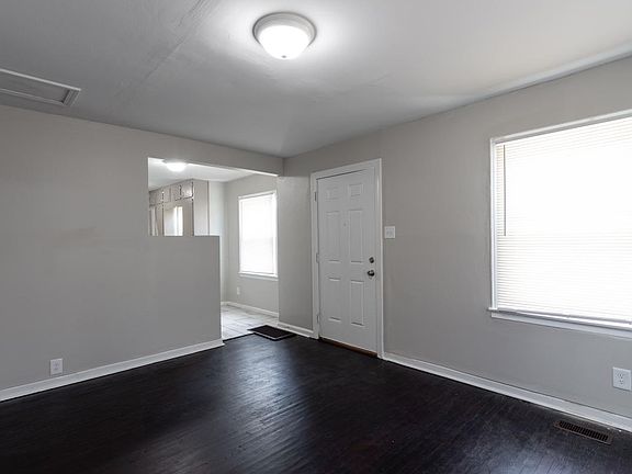 2nd image of 2039 N Euclid Ave