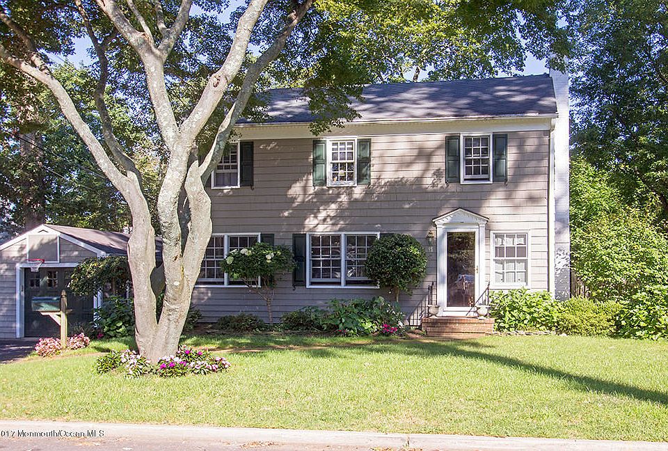 1st image of 11 Oakwood Ln