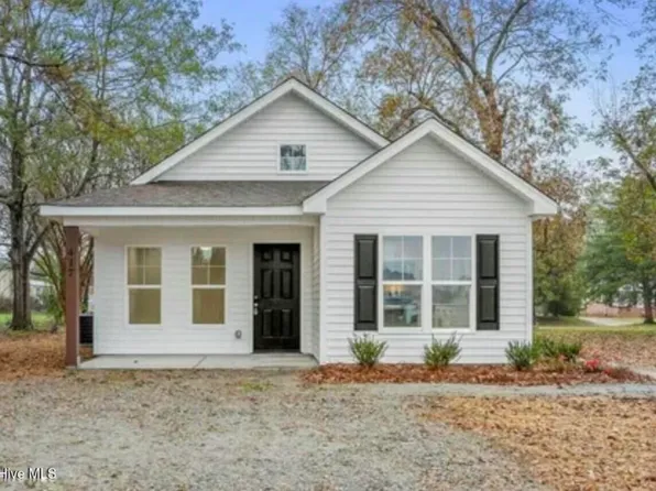 1220 W Blackman Rd, Dunn, NC 28334