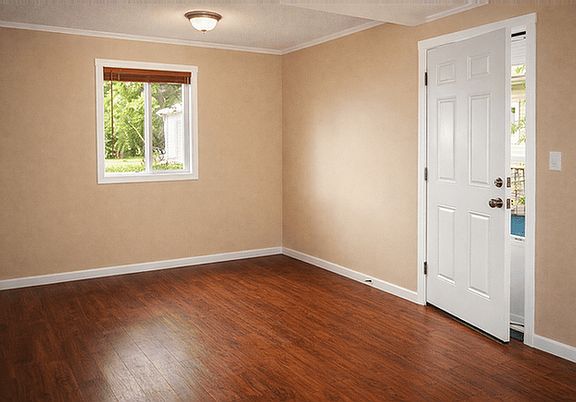 4th image of 32464 Lenawee St