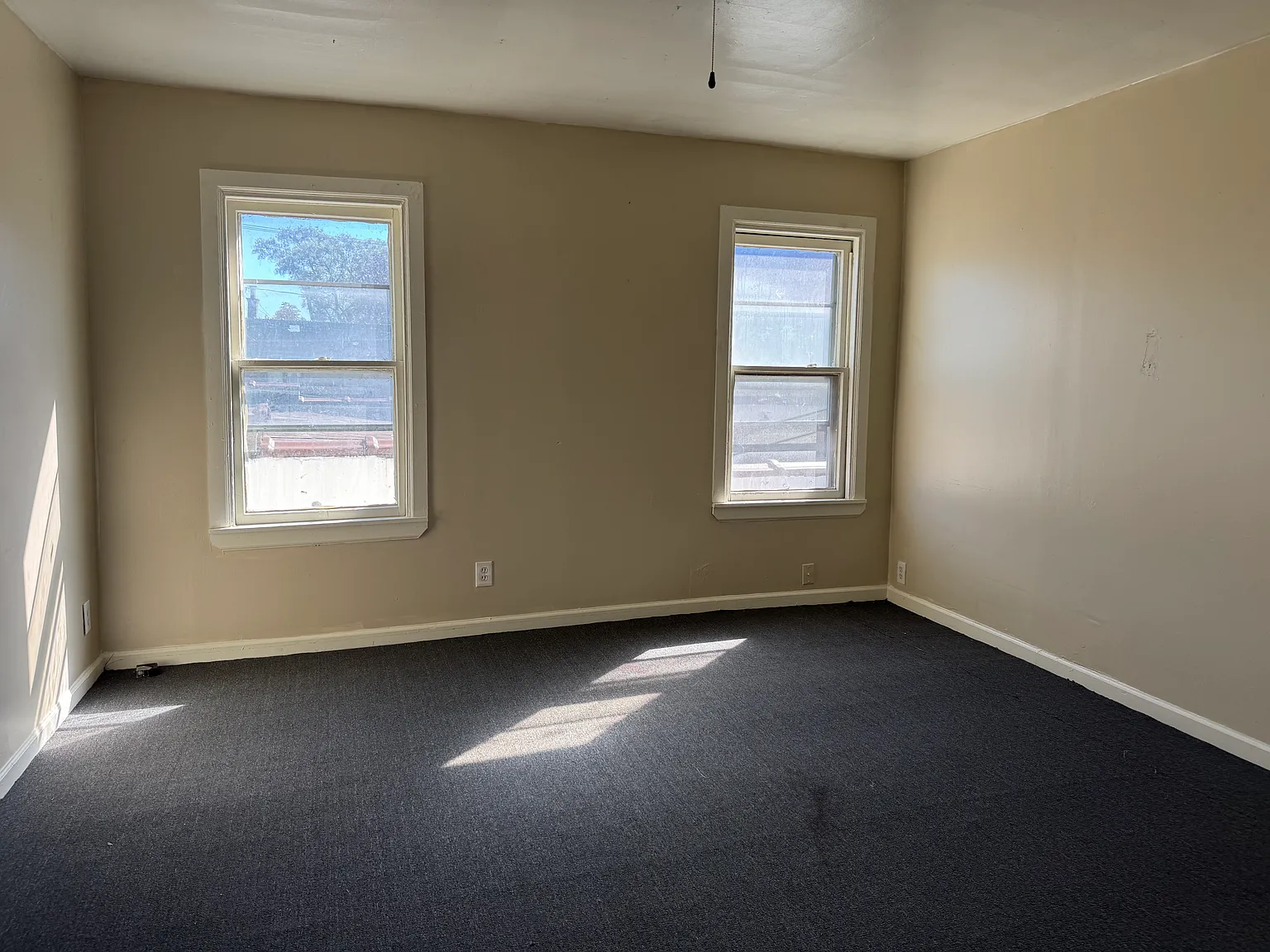 3 bed, 960 sqft, $1,000 — Photo 3