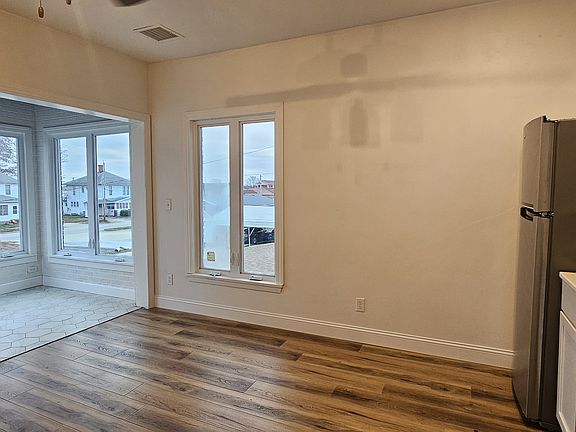 5th image of 605 W Jefferson Ave #2