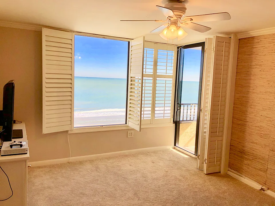 Bonus room or office.
