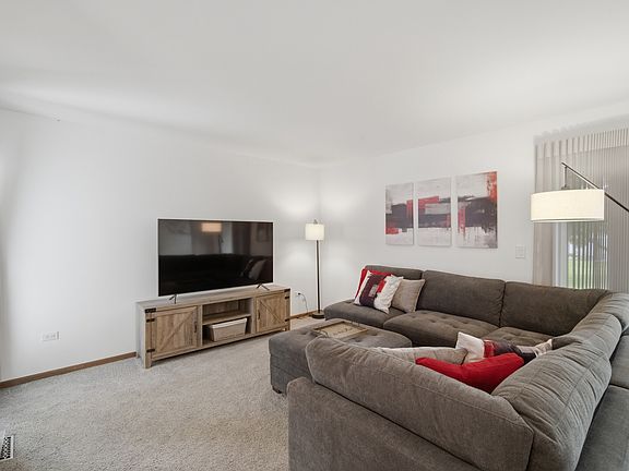 5th image of 951 Manchester Cir #951