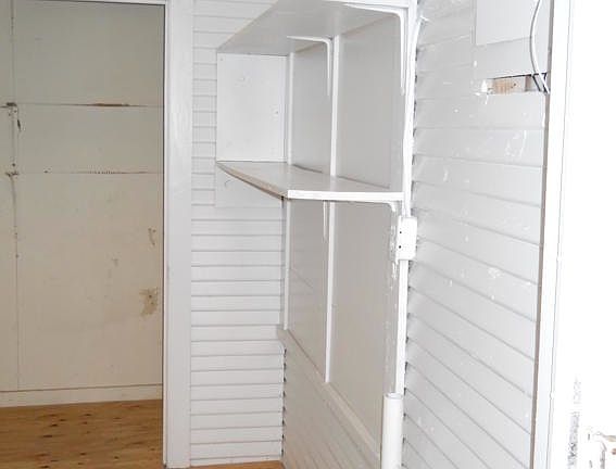 back utility room with hookups