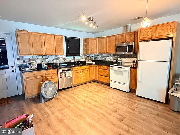 3rd image of 3523 Spring Rd