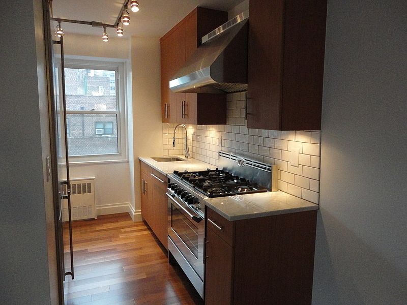 2nd image of 400 E 54th St APT 3C