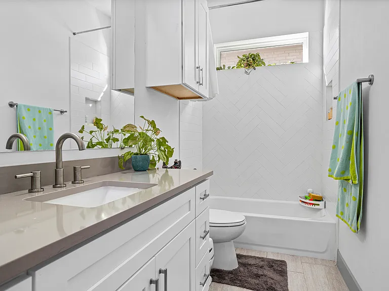 5622 Oaks Ln — Photo 24