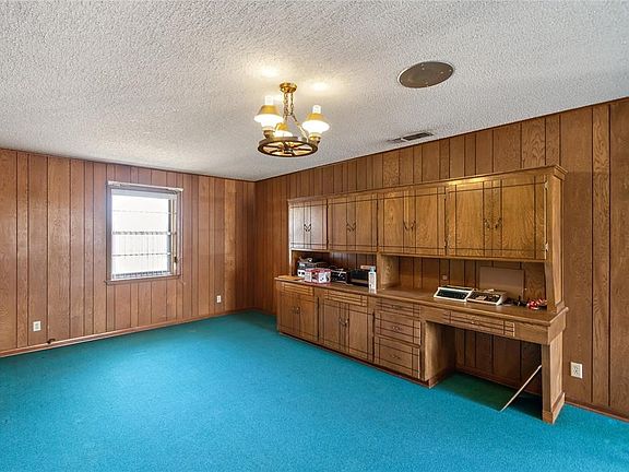 3rd image of 1401 W Royall Blvd
