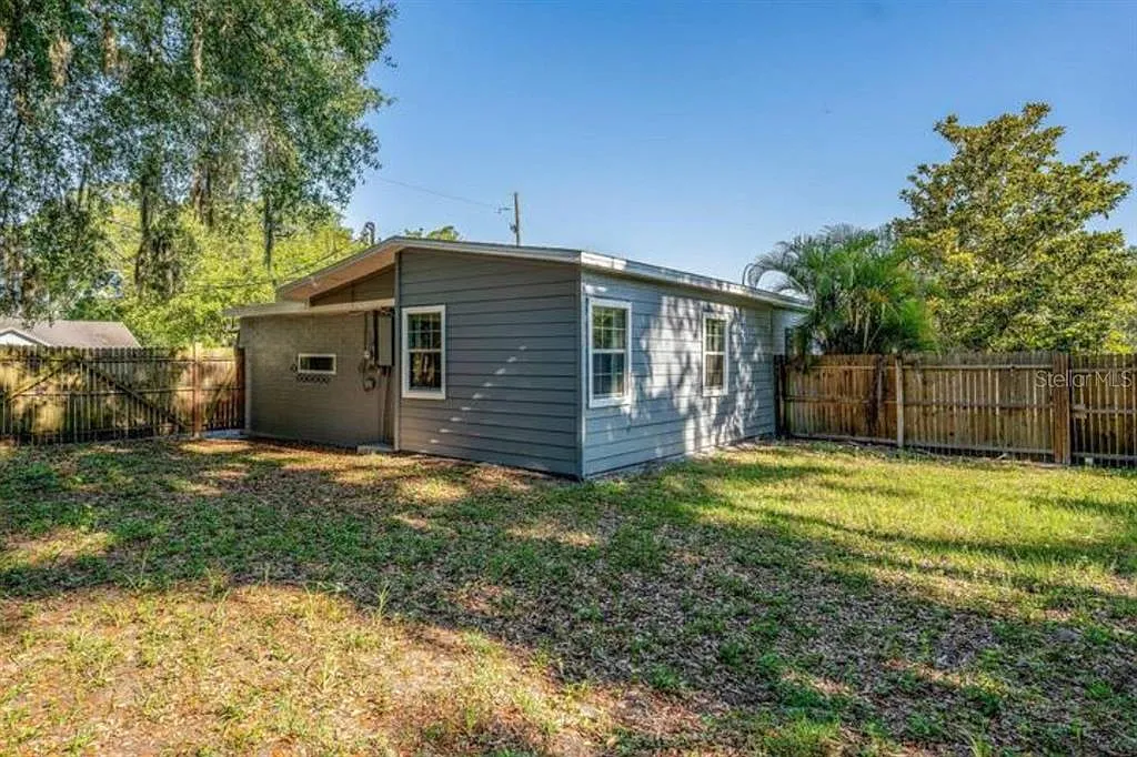1 bed, 1.0 bath, 260 sqft, $1,700 — Photo 1