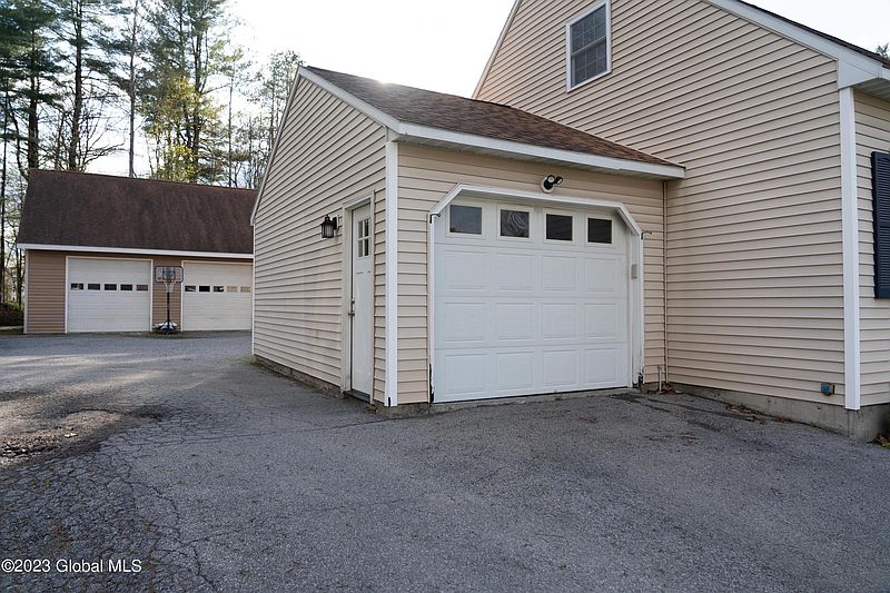 5th image of 26 Tanglewood Drive