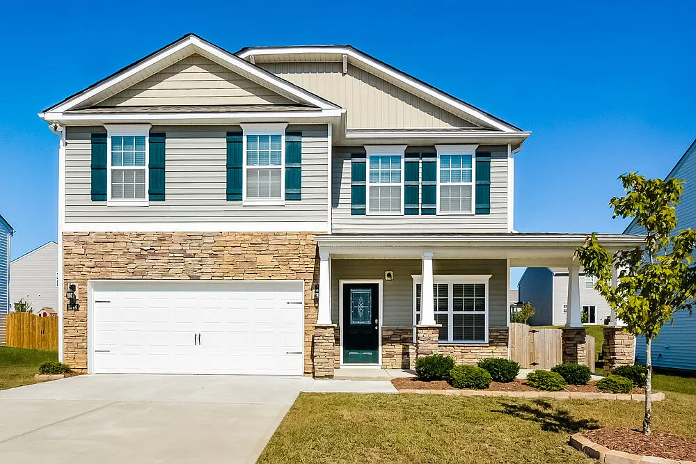 4 bed, 2.5 bath, 2060 sqft, $2,210 — Photo 1