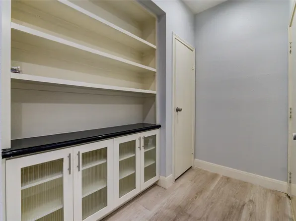 11711 Memorial Dr APT 534, Houston, TX 77024