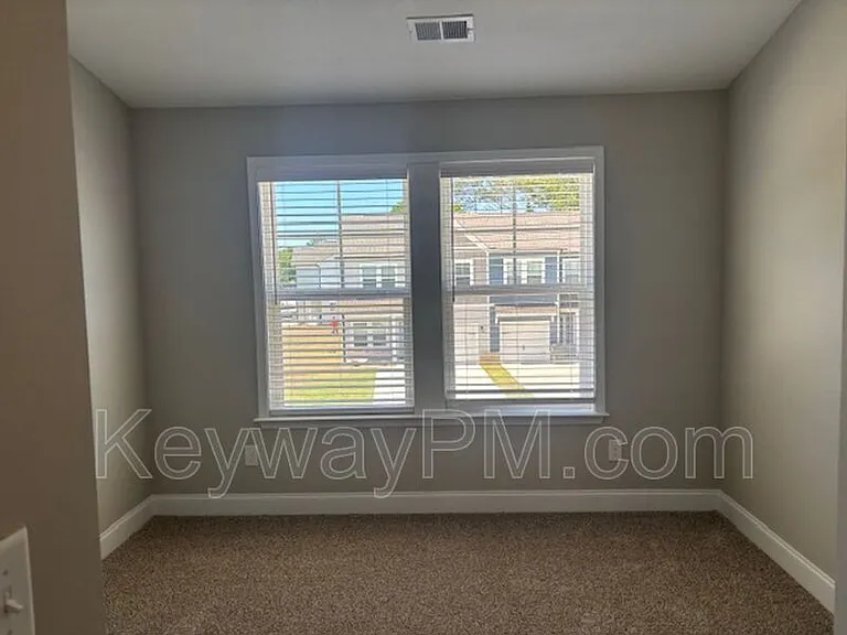 2044 Denmark Ave — Photo 13