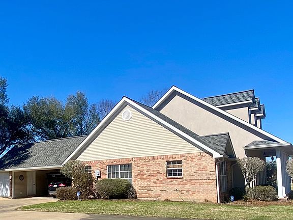 3rd image of 1761 Horseshoe Dr