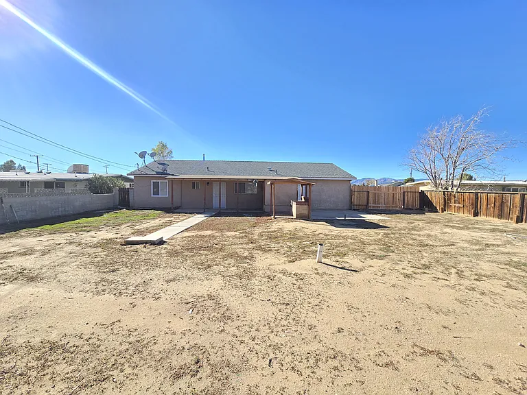 8651 S Loop Blvd — Photo 12