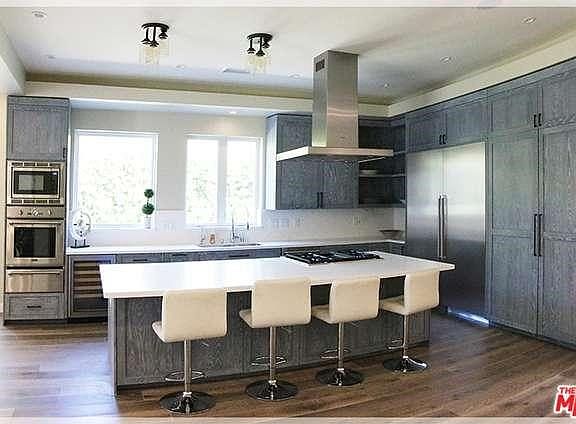 3rd image of 490 Paulette Pl
