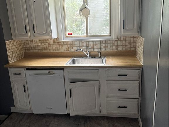 5th image of 602 Boden St