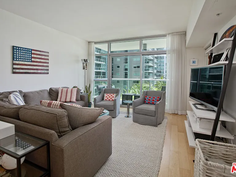 13700 Marina Pointe Dr #630 — Photo 4