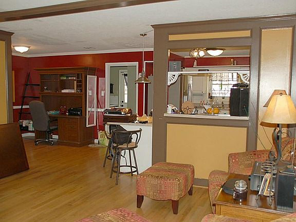 3rd image of 18026 Oakhampton Dr