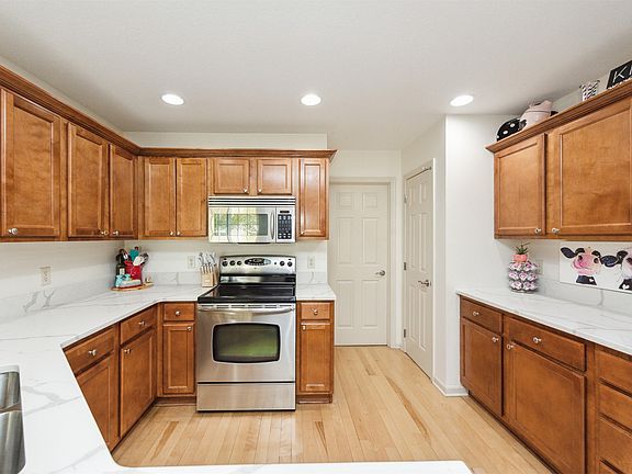 4th image of 4241 153rd St