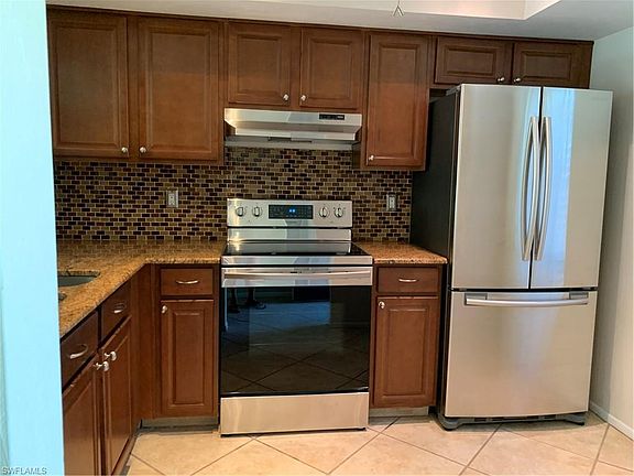 5th image of 1072 Pine Isle Ln #1072