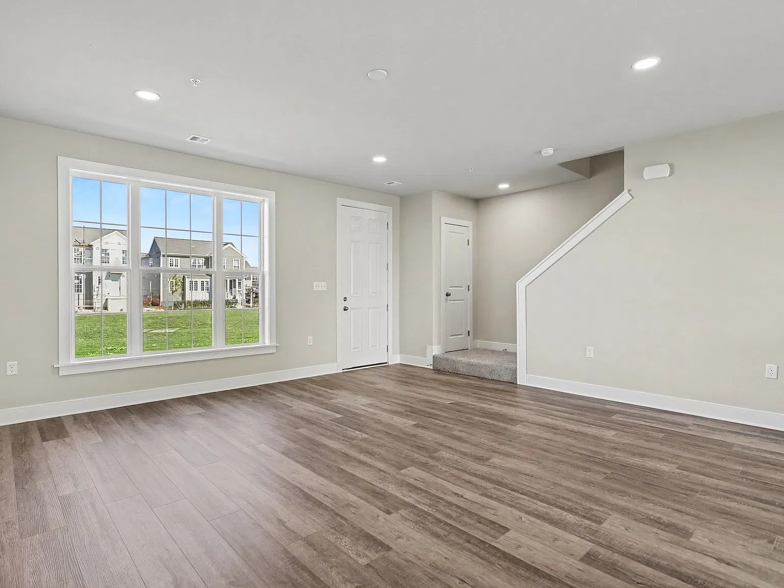 3 bed, 2.5 bath, 1402 sqft, $2,800 — Photo 2