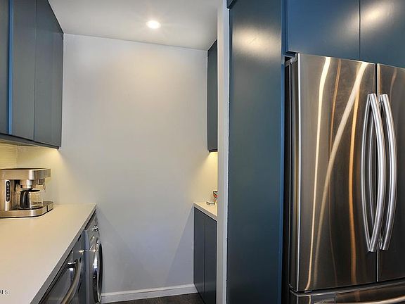 5th image of 18350 Hatteras St APT 241